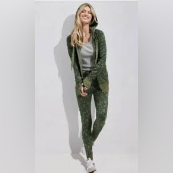 Cabi Marathon Leggings - NWT - Picture 6 of 8